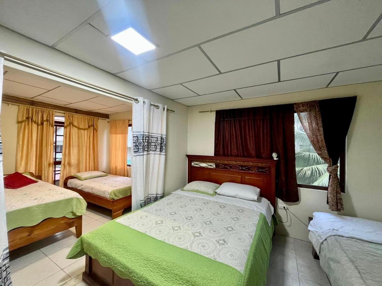 Nelyza'S Suites & Adventure Puerto Ayora  Dış mekan fotoğraf