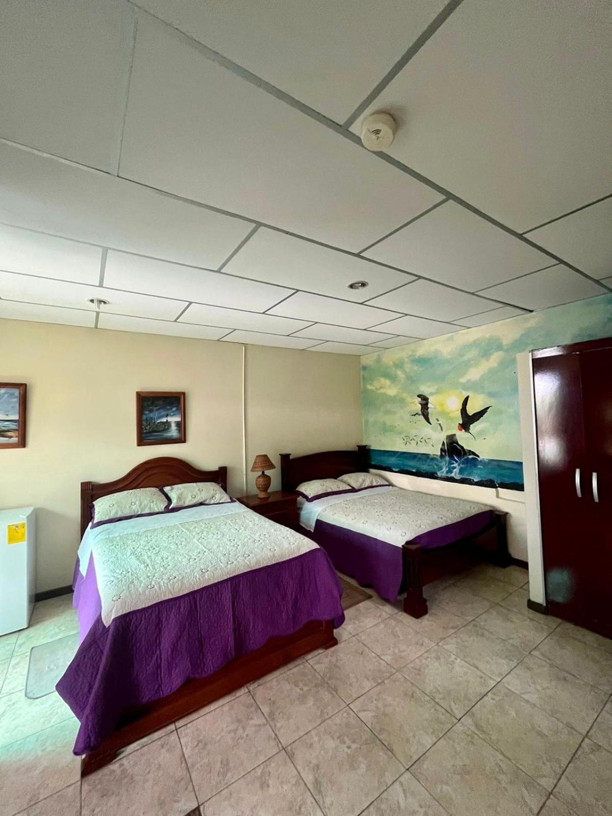 Nelyza'S Suites & Adventure Puerto Ayora  Dış mekan fotoğraf
