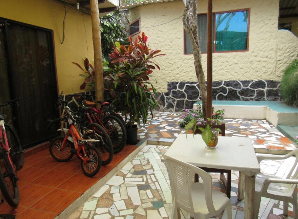 Nelyza'S Suites & Adventure Puerto Ayora  Dış mekan fotoğraf